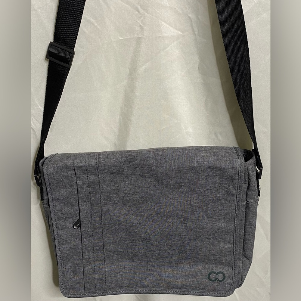 Case crown messenger laptop bag